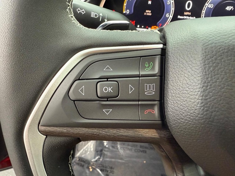 Jeep Grand Cherokee Vehicle Full-screen Gallery Image 21