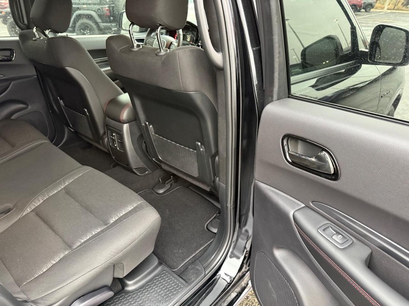 Dodge Durango Vehicle Full-screen Gallery Image 13