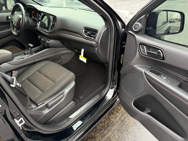 Dodge Durango Vehicle Full-screen Gallery Image 17