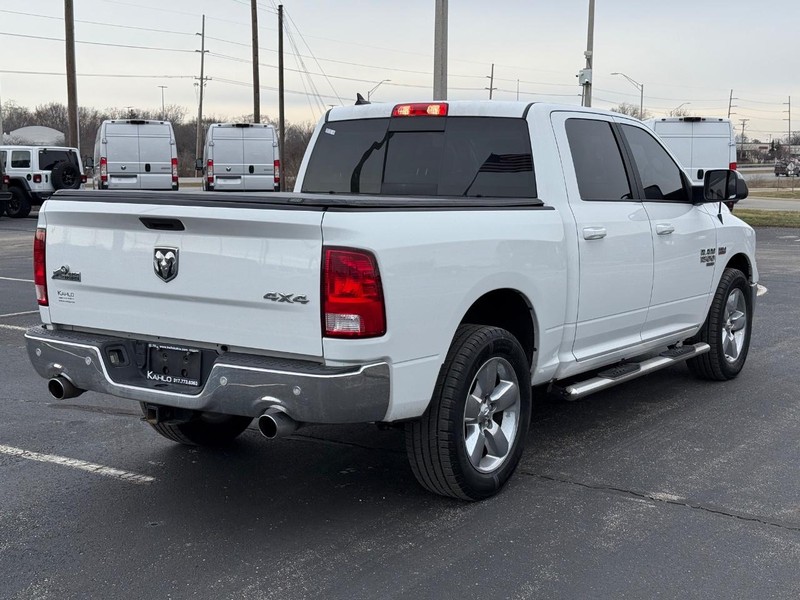 Ram 1500 Classic Vehicle Full-screen Gallery Image 3