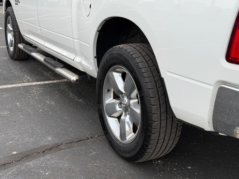 Ram 1500 Classic Vehicle Full-screen Gallery Image 6