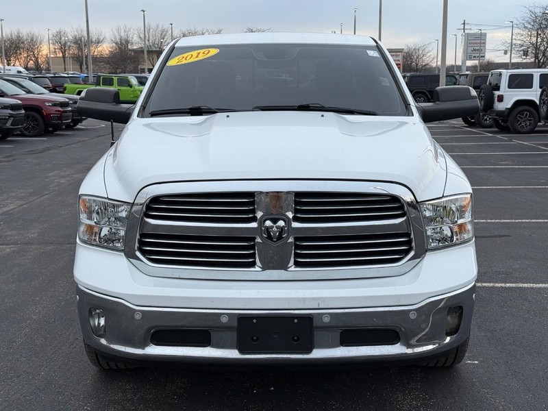 Ram 1500 Classic Vehicle Full-screen Gallery Image 10