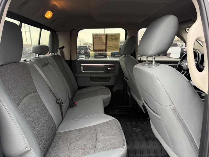 Ram 1500 Classic Vehicle Full-screen Gallery Image 11