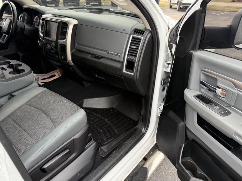 Ram 1500 Classic Vehicle Full-screen Gallery Image 15