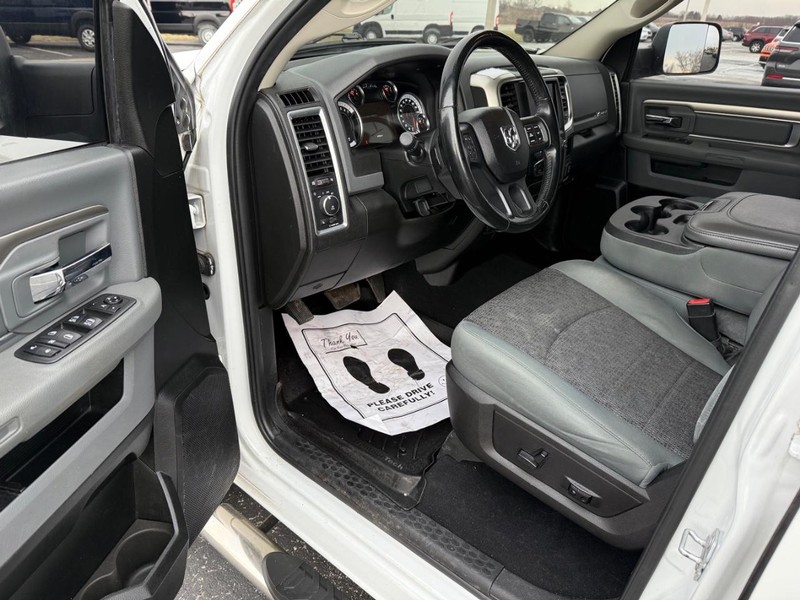 Ram 1500 Classic Vehicle Full-screen Gallery Image 17