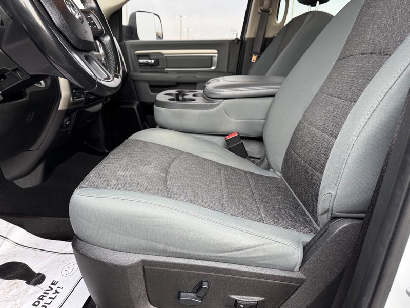 Ram 1500 Classic Vehicle Full-screen Gallery Image 18