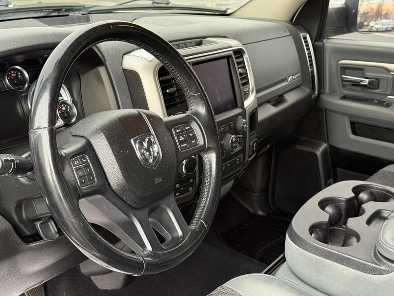 Ram 1500 Classic Vehicle Full-screen Gallery Image 19