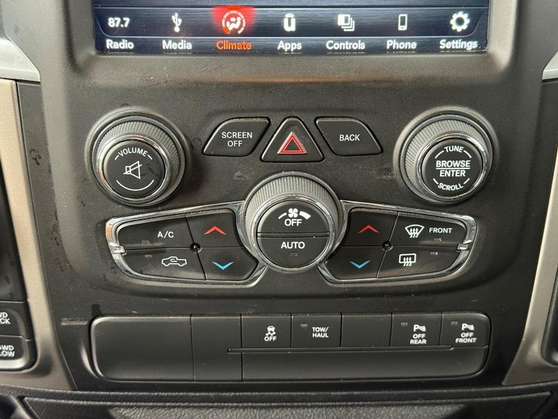 Ram 1500 Classic Vehicle Full-screen Gallery Image 24