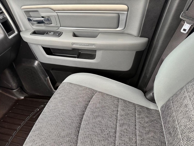 Ram 1500 Classic Vehicle Full-screen Gallery Image 26