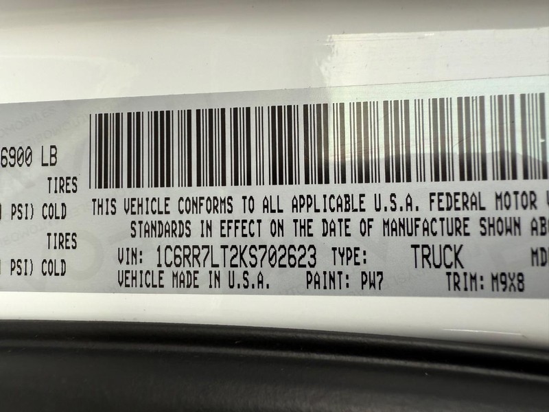 Ram 1500 Classic Vehicle Full-screen Gallery Image 30