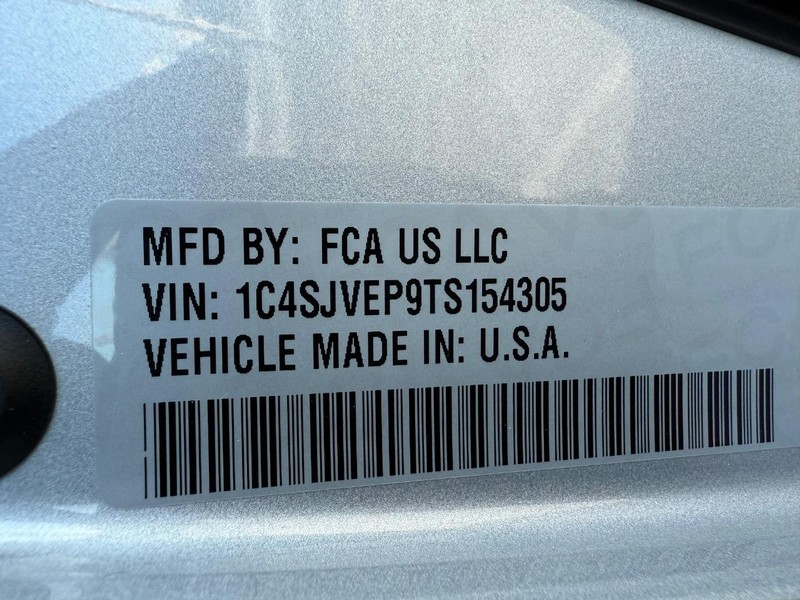 Jeep Grand Wagoneer Vehicle Full-screen Gallery Image 33