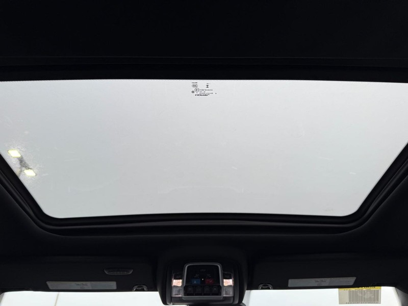 Ram 1500 Vehicle Full-screen Gallery Image 13