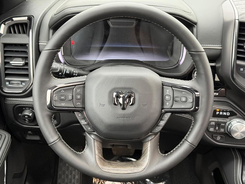 Ram 1500 Vehicle Full-screen Gallery Image 15