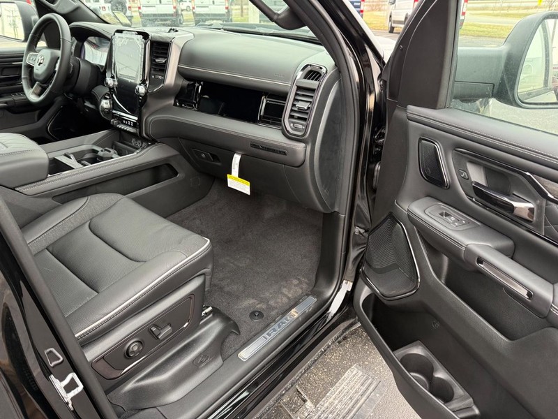 Ram 1500 Vehicle Full-screen Gallery Image 16