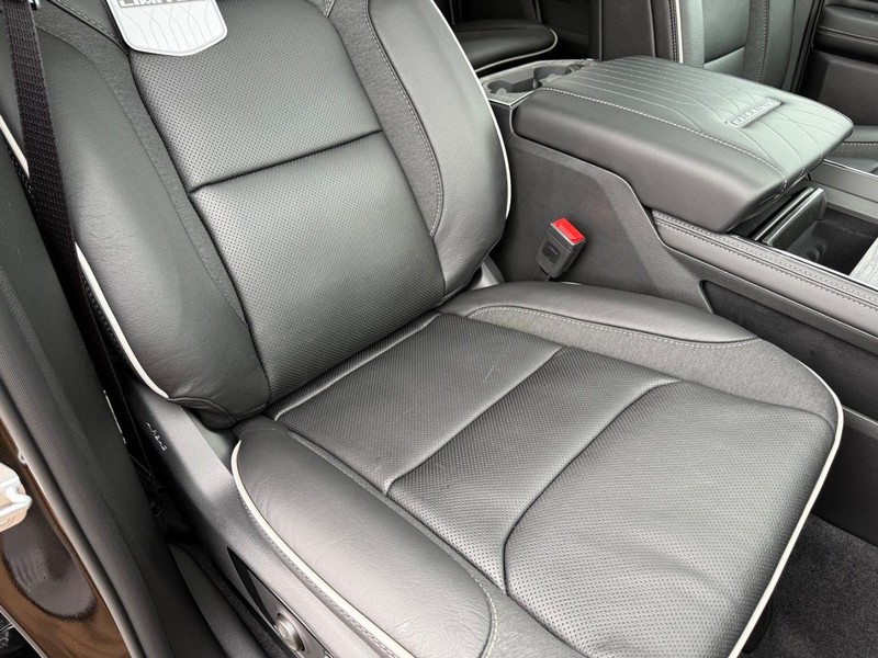 Ram 1500 Vehicle Full-screen Gallery Image 17