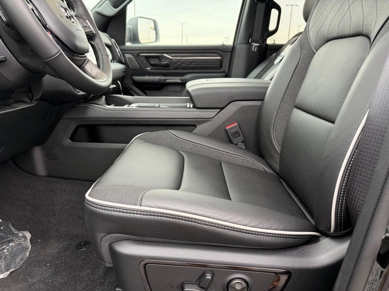 Ram 1500 Vehicle Full-screen Gallery Image 19