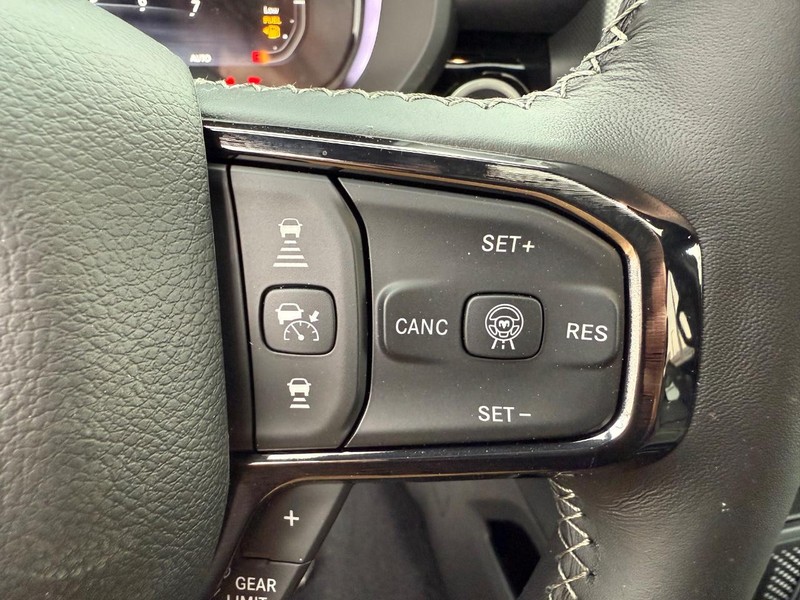 Ram 1500 Vehicle Full-screen Gallery Image 22