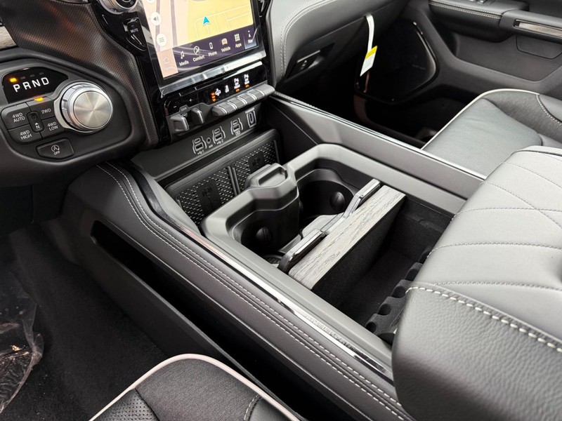 Ram 1500 Vehicle Full-screen Gallery Image 26