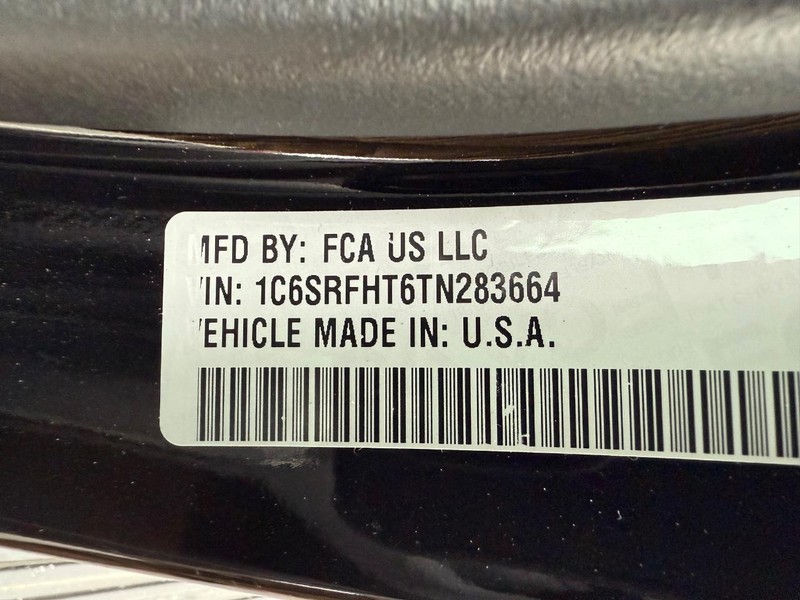 Ram 1500 Vehicle Full-screen Gallery Image 32