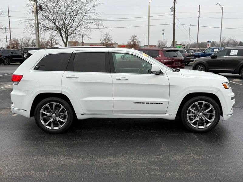 Jeep Grand Cherokee Vehicle Full-screen Gallery Image 2
