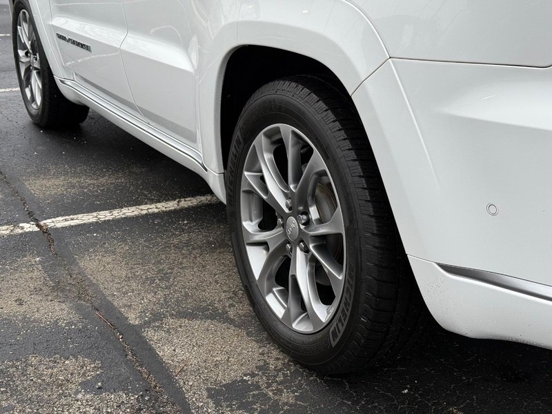 Jeep Grand Cherokee Vehicle Full-screen Gallery Image 6