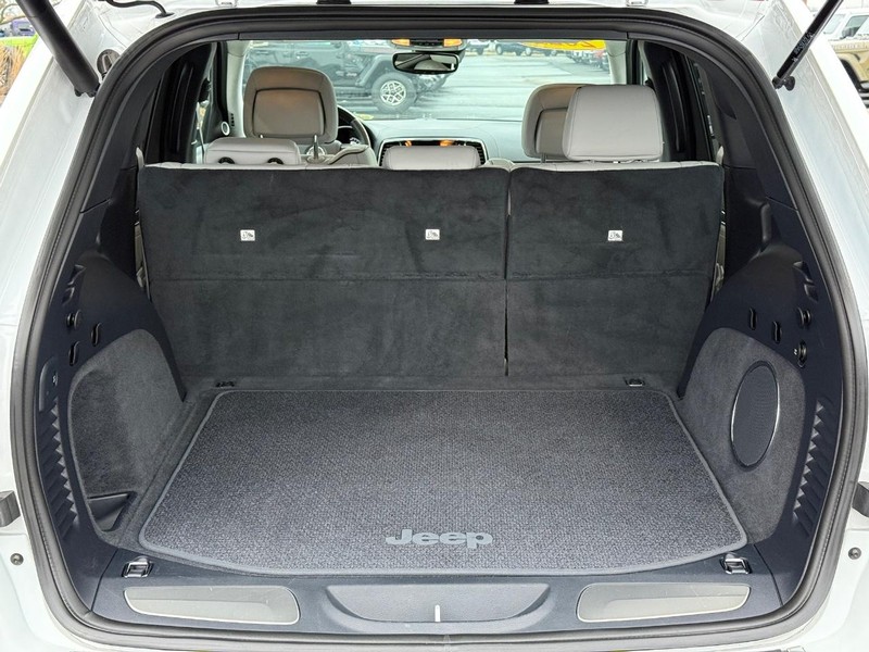 Jeep Grand Cherokee Vehicle Full-screen Gallery Image 7