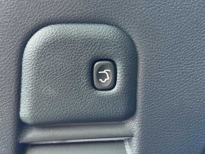 Jeep Grand Cherokee Vehicle Full-screen Gallery Image 8