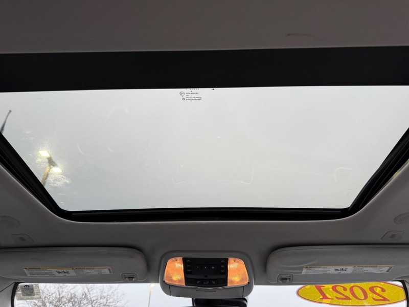 Jeep Grand Cherokee Vehicle Full-screen Gallery Image 14