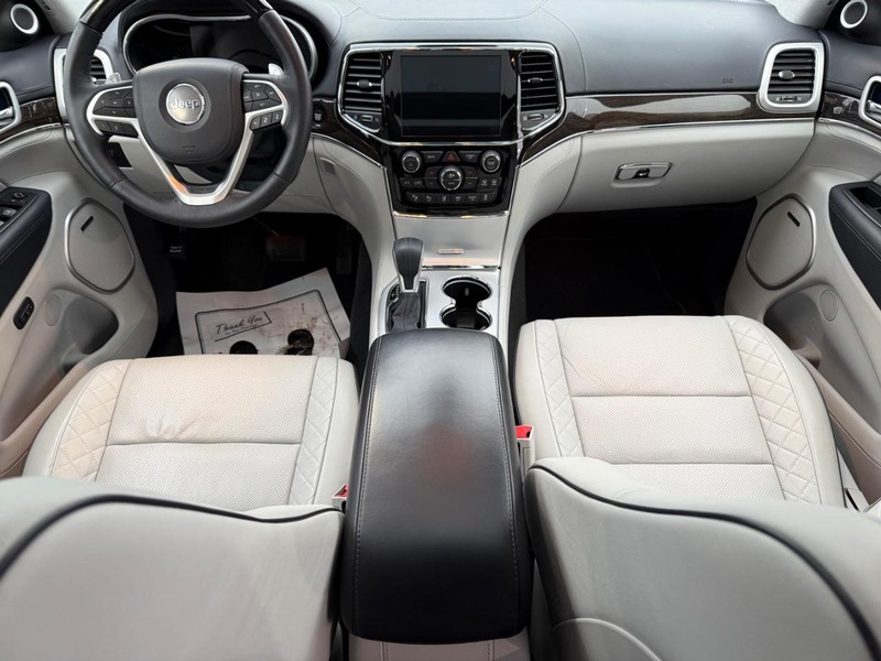 Jeep Grand Cherokee Vehicle Full-screen Gallery Image 15
