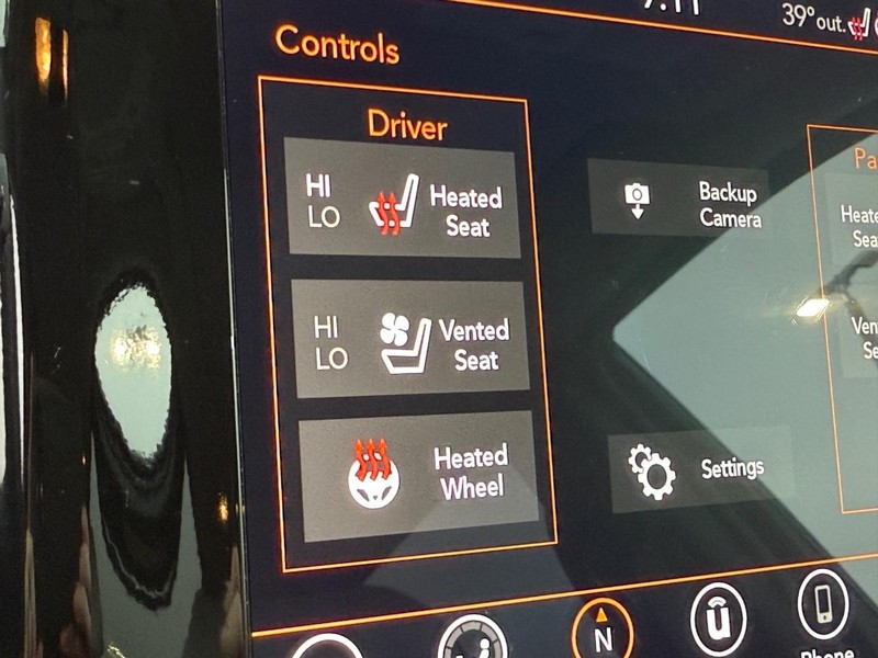 Jeep Grand Cherokee Vehicle Full-screen Gallery Image 27