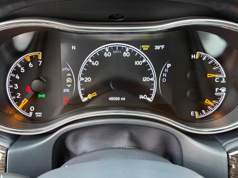 Jeep Grand Cherokee Vehicle Full-screen Gallery Image 32