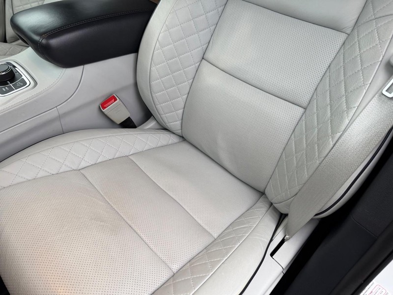 Jeep Grand Cherokee Vehicle Full-screen Gallery Image 34