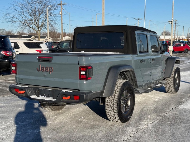 Jeep Gladiator Vehicle Full-screen Gallery Image 3