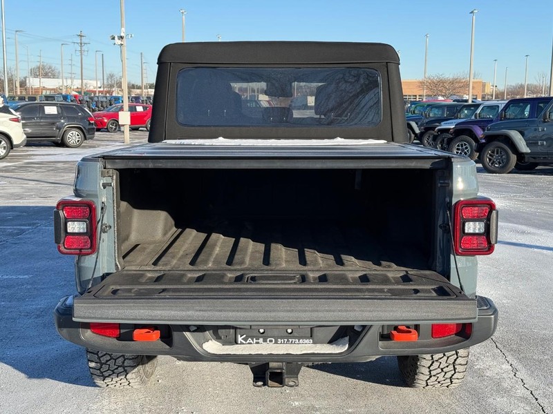 Jeep Gladiator Vehicle Full-screen Gallery Image 7