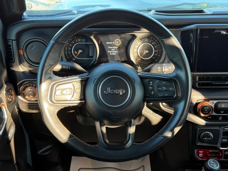 Jeep Gladiator Vehicle Full-screen Gallery Image 13