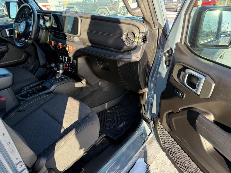 Jeep Gladiator Vehicle Full-screen Gallery Image 14