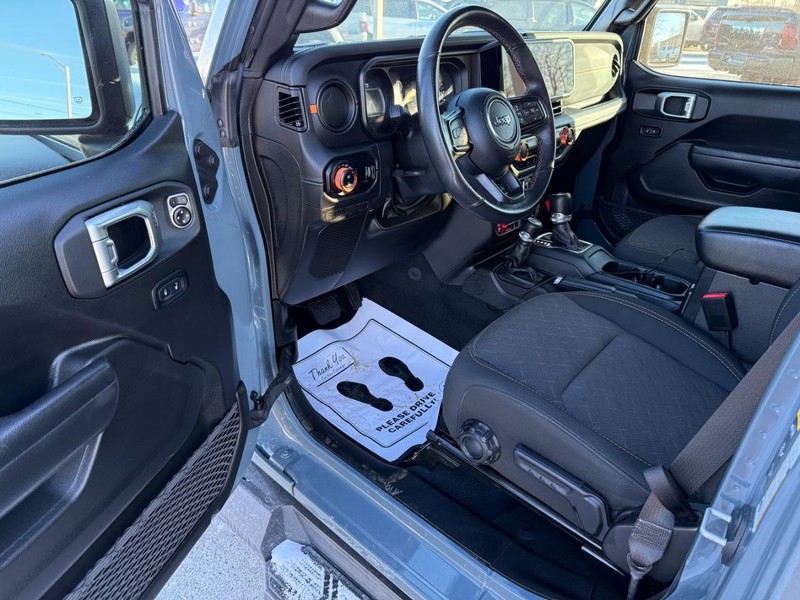 Jeep Gladiator Vehicle Full-screen Gallery Image 16