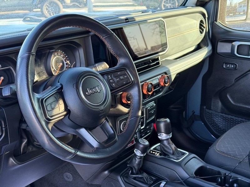 Jeep Gladiator Vehicle Full-screen Gallery Image 18