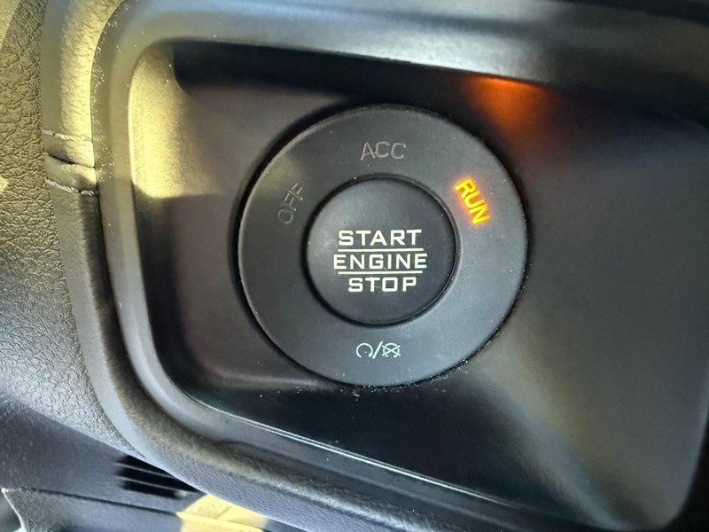 Jeep Gladiator Vehicle Full-screen Gallery Image 21