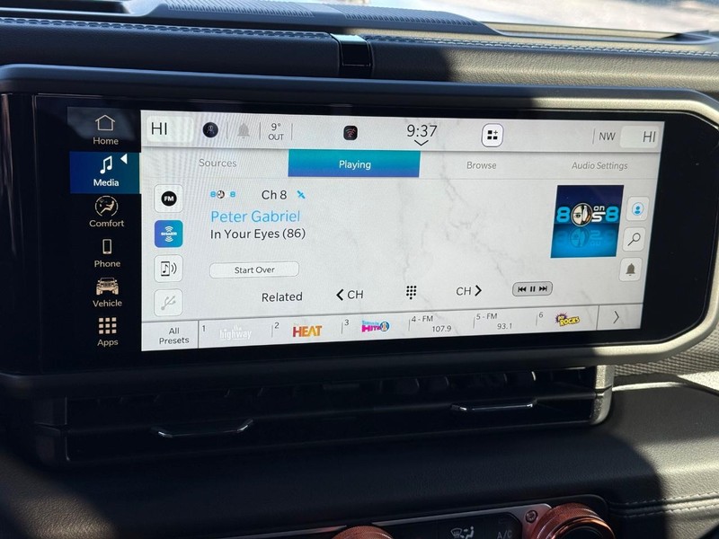 Jeep Gladiator Vehicle Full-screen Gallery Image 22