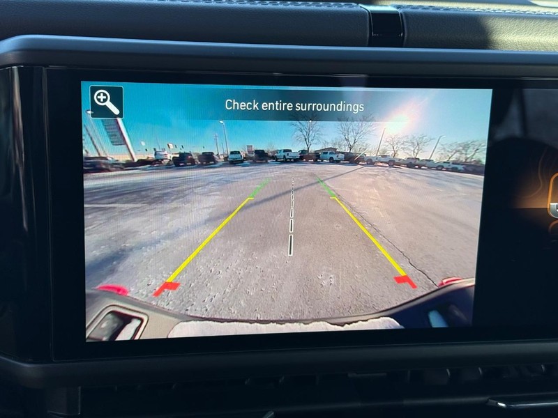 Jeep Gladiator Vehicle Full-screen Gallery Image 23