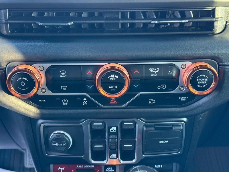 Jeep Gladiator Vehicle Full-screen Gallery Image 24