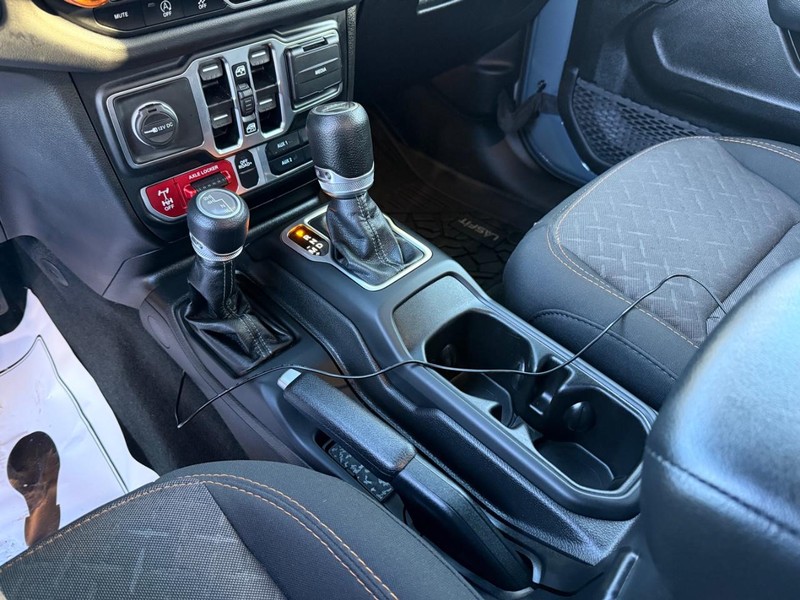 Jeep Gladiator Vehicle Full-screen Gallery Image 25