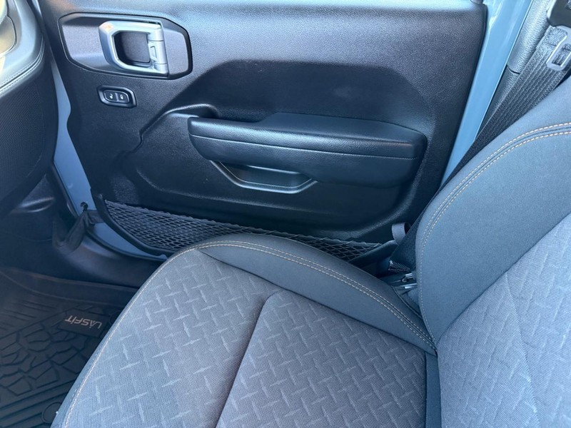 Jeep Gladiator Vehicle Full-screen Gallery Image 26