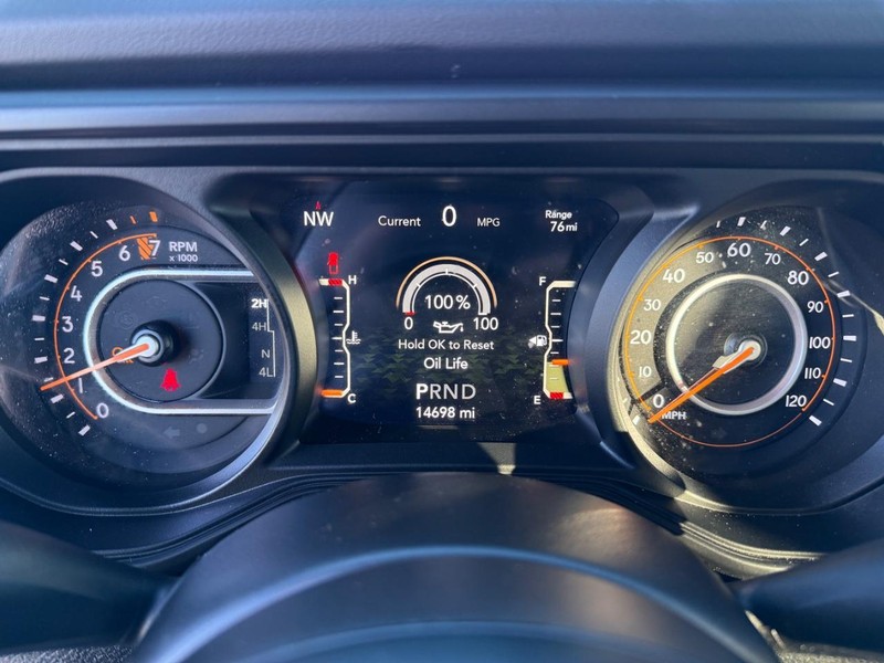 Jeep Gladiator Vehicle Full-screen Gallery Image 27