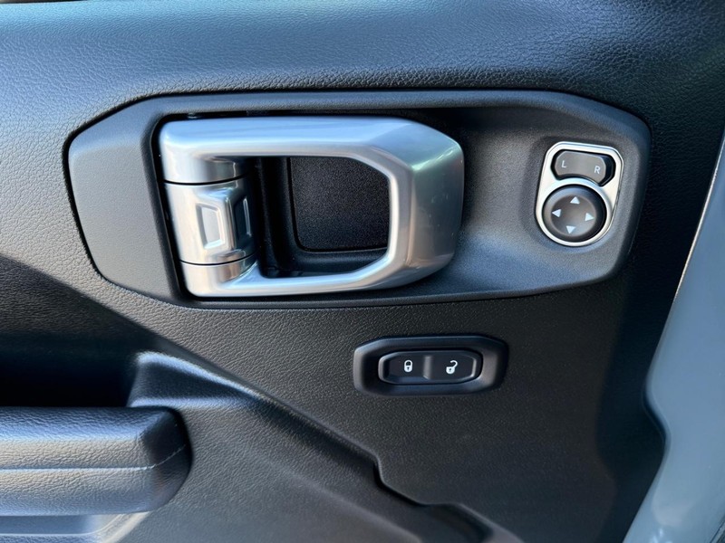 Jeep Gladiator Vehicle Full-screen Gallery Image 29