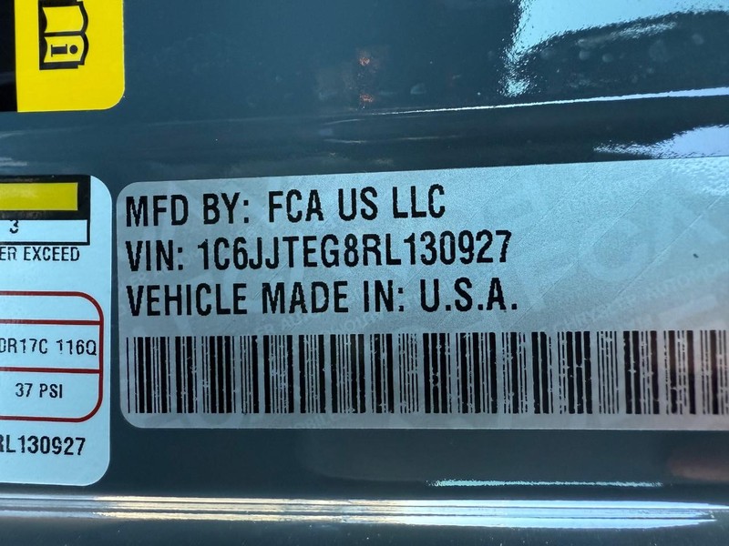 Jeep Gladiator Vehicle Full-screen Gallery Image 31