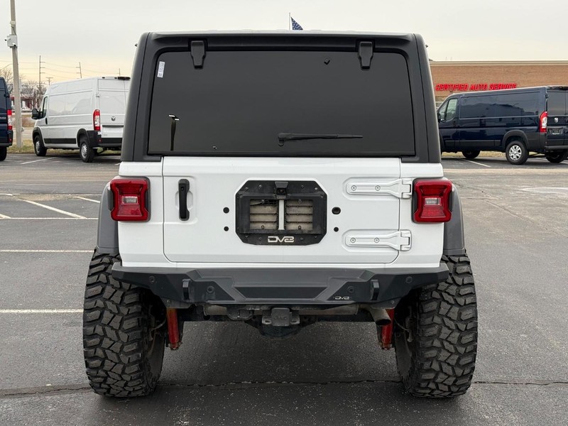 Jeep Wrangler Vehicle Full-screen Gallery Image 4
