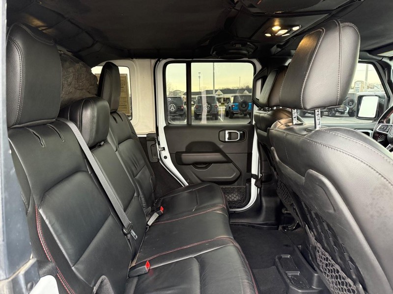 Jeep Wrangler Vehicle Full-screen Gallery Image 10