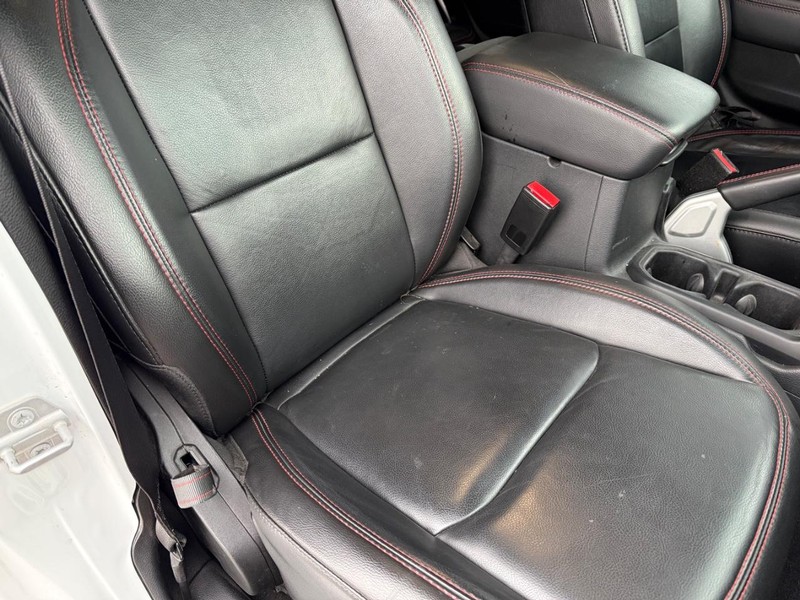 Jeep Wrangler Vehicle Full-screen Gallery Image 15